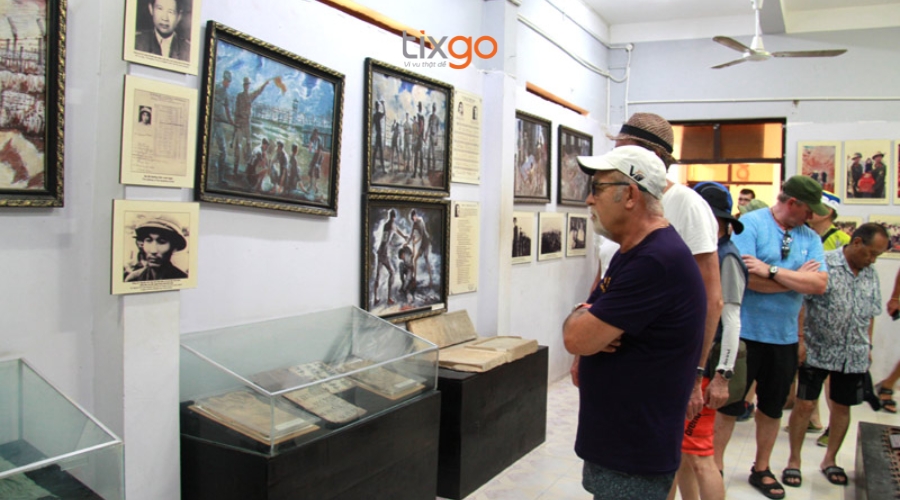 Nhà tù phú quốc