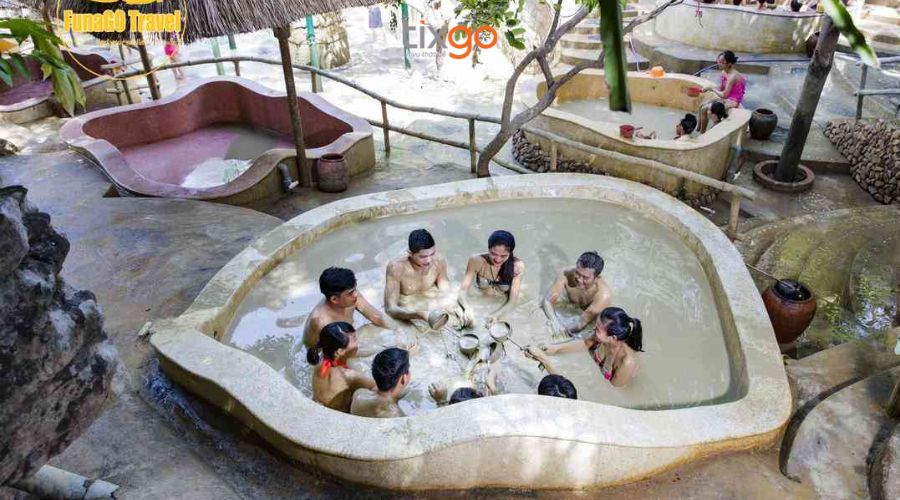 Núi Thần Tài: Tắm bùn, tắm onsen và xông hơi 