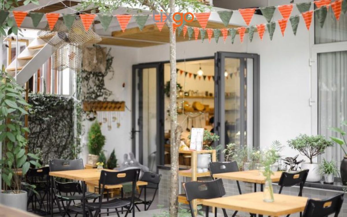 quán cafe đẹp ở huế Không gian tươi sáng, đón nắng với thiết kế trẻ trung, hiện đại.