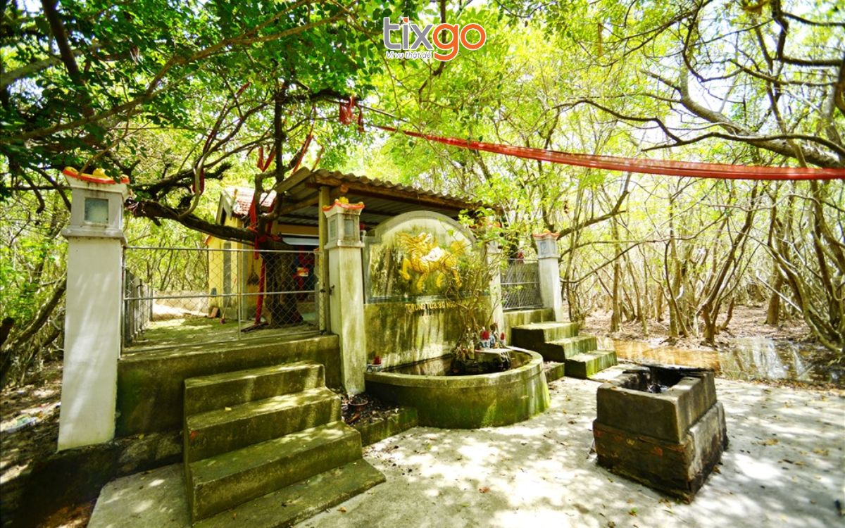 rừng rú chá Miếu thờ Bà Đức Thánh Mẫu