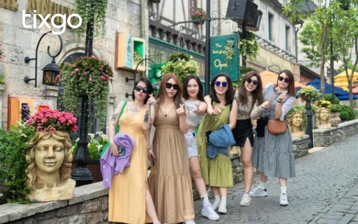 Tạo dáng chụp ảnh ở Bà Nà Hills tại Ngôi làng xứ Brittany: Tạo dáng chụp ảnh ở Bà Nà Hills tại Ngôi làng xứ Brittany: