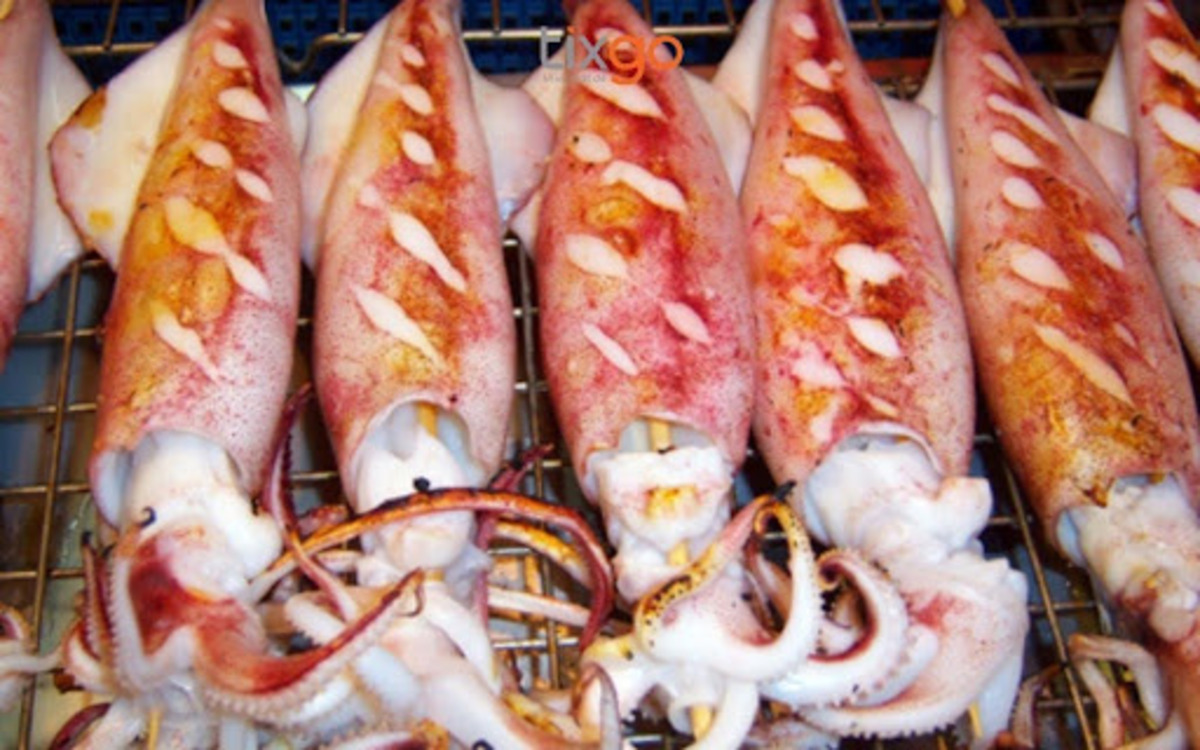 Mực tươi nướng hấp dẫn ven biển