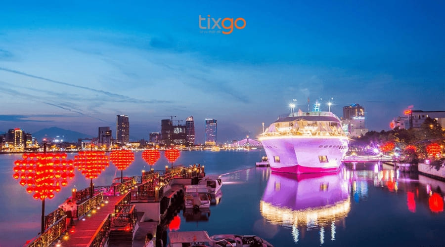 Cầu Tình yêu bên bờ sông Hàn rực rỡ ánh đèn