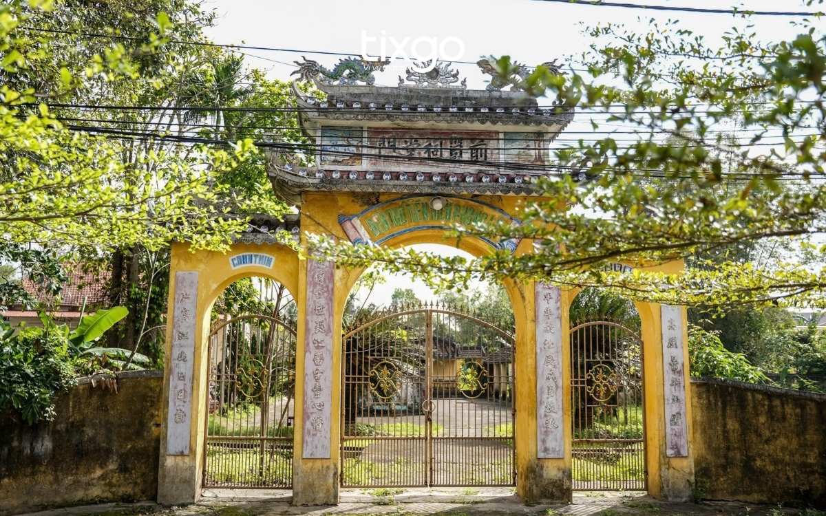 Góc check-in Cổng Đình tại Làng cổ Phong Nam Đà Nẵng