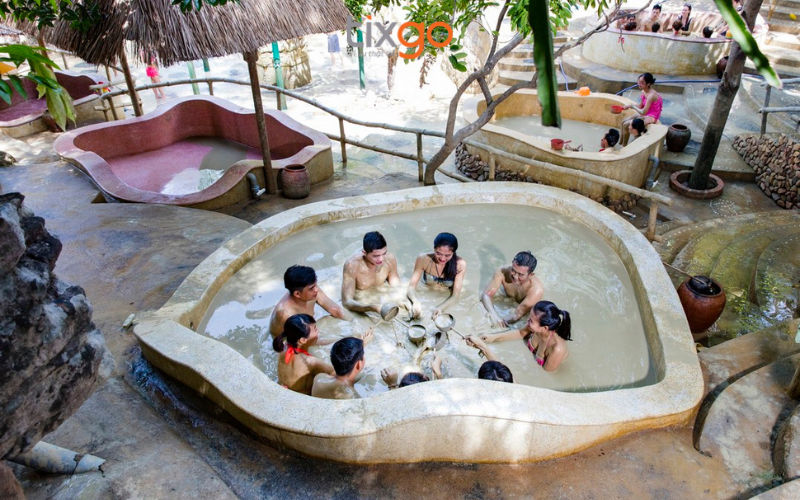 Công viên suối khoáng nóng Núi Thần Tài