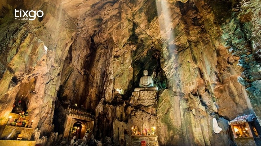 Tịnh tâm tại Động Hoa Nghiêm khi tham quan Ngũ Hành Sơn