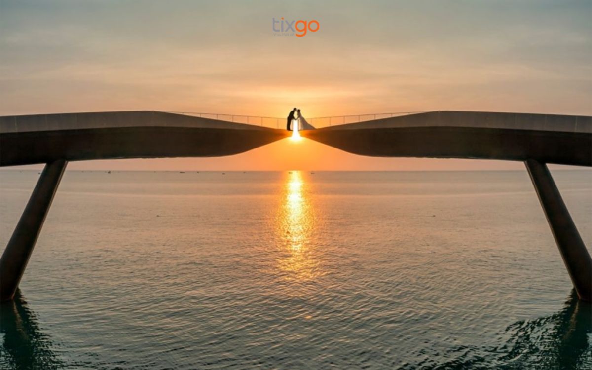 Vẻ đẹp độc đáo của Cầu hôn Kiss Bridge