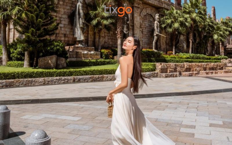 Váy maxi trắng hở lưng dáng dài thướt tha