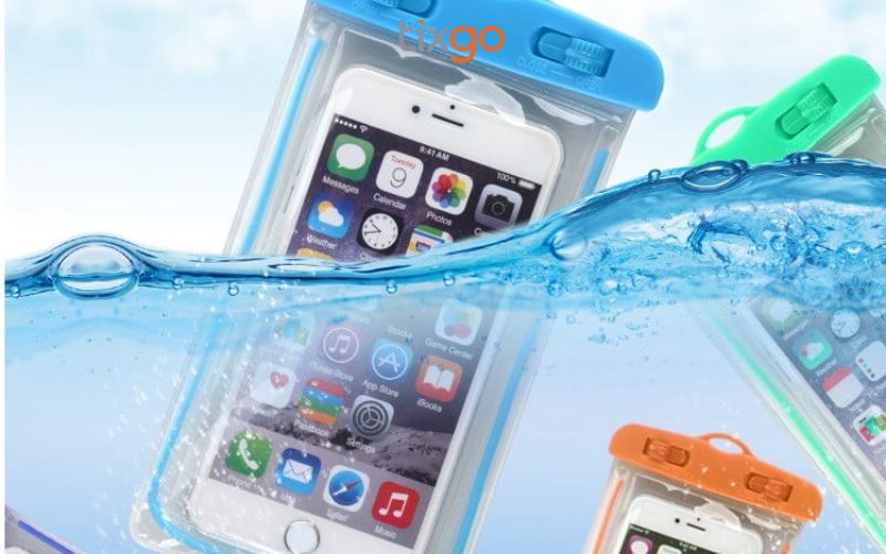 Túi chống nước cho điện thoại - Vật dụng "bất ly thân" khi đi tour 3 đảo lặn ngắm san hô