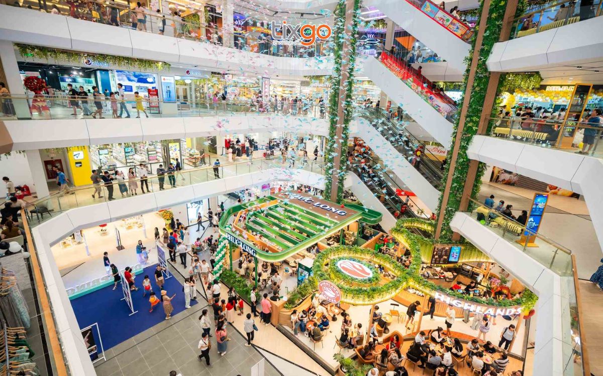 Trải nghiệm mua sắm và ẩm thực phong phú ở VinWonders Grand Park