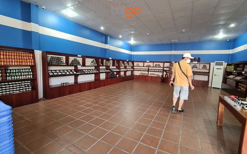 Du khách được chọn thưởng thức từng loại tiêu tại vườn tiêu Huỳnh Thy, Phú Quốc